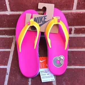 Nike Women's Bella Kai Flip Flop Sandal